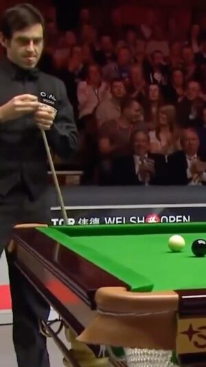 Ronnie O'Sullivan Instagram - Left handed screw back for the 🎱