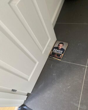 Ronnie O'Sullivan Instagram - MY BOOKS OUT!! Grab a copy today! However…if you don’t like it, fear not. There a number of different uses for it. Swipe to see: 
A) coaster
B) door stop
C) something to send you to sleep

#UNBREAKABLE