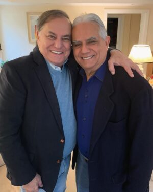 Ronnie Von Instagram - Na foto: meu irmão Tony e eu ao lado. 
Escolhi essa sequência de registros para ilustrar nossa ligação de amor e companheirismo. Meu irmão é meu melhor amigo, e essa relação, que só foi se fortificando durante as décadas, hoje é um dos meus maiores presentes. Obrigado por ser esse irmão tão amigo, sorte a minha ter você para vida. Feliz aniversário rapaz! Amo você! 🤎