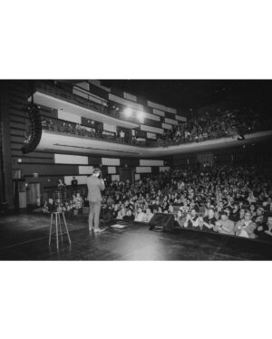 Ronny Chieng Instagram - CHARLOTTE, NORTH CAROLINA! THANK YOU FOR SELLING OUT MY SHOW at Knight Theater @levinecenterforthearts. And thanks to @andreajin and DJ @tonytrimm for being on the show. 📸: @dynesmedia
👔: @latoiacunningham @bonobos 🎨: @igloo.toast.pop