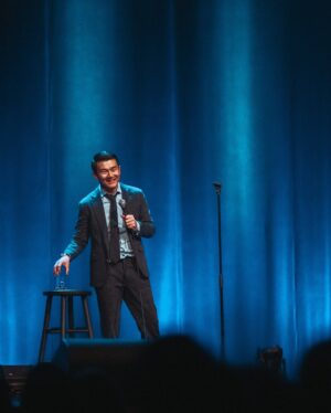 Ronny Chieng Instagram - CHARLOTTE, NORTH CAROLINA! THANK YOU FOR SELLING OUT MY SHOW at Knight Theater @levinecenterforthearts. And thanks to @andreajin and DJ @tonytrimm for being on the show. 📸: @dynesmedia
👔: @latoiacunningham @bonobos 🎨: @igloo.toast.pop