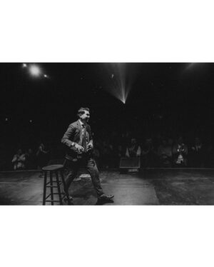 Ronny Chieng Instagram - CHARLOTTE, NORTH CAROLINA! THANK YOU FOR SELLING OUT MY SHOW at Knight Theater @levinecenterforthearts. And thanks to @andreajin and DJ @tonytrimm for being on the show. 📸: @dynesmedia
👔: @latoiacunningham @bonobos 🎨: @igloo.toast.pop