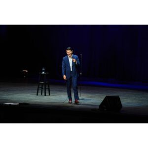 Ronny Chieng Instagram - VANCOUVER! THANK YOU FOR SELLING OUT MY TWO SHOWS @jflvancouver at Queen Elizabeth Theatre! And thanks to @juliekimcomedy, @ivanwdecker and DJ @tonytrimm for being on the show. 
@albespoke 

📸: @sydwonphotography