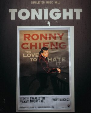 Ronny Chieng Instagram - CHARLESTON, SOUTH CAROLINA! I loved visiting your beautiful town. Thank you @chsmusichall and DJ @tonytrimm and @cliffcashcomedy for being on the show! 📸: @dynesmedia
👔: @latoiacunningham @bonobos 🎨: @igloo.toast.pop