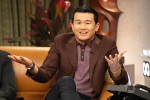 Ronny Chieng Instagram - @johnmulaney Presents: Everybody’s in LA @netflixisajoke with @therealelvira, @sarahkatesilverman, @seguratom, @realrichardkind, and @stopsmokingstartliving. 
💄 @makeupbyyukina
👔 @chloekeiko
📸 Courtesy of Netflix
