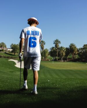 Rory Kramer Instagram - “It’s making my head spin how many activities we can do.”

📸🎸⚽️⛳️

@justinbieber @johnxson