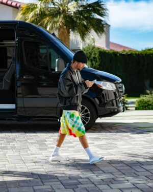 Rory Kramer Instagram - “It’s making my head spin how many activities we can do.”

📸🎸⚽️⛳️

@justinbieber @johnxson