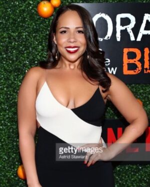 Rosal Colon Instagram - Always a magical night filled with love and 🔥when it's with the @Oitnb crew . I'm cheesing way harder on the inside 💋 hair: @luvcustomhairdesigns  makeup: @thetootsmcgee #oitnbseason5 ⚡️⚡️⚡️