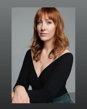 Rose-Aimée Automne T. Morin Instagram - Des nouvelles photos de casting, c’est bon pour l’estime! Par @latour_justine, avec l’appui de @martinehairmakeup. <3 (Fond coloré dégueu ajouté par moi-même pour ne pas dénaturer le cadre des photos de Justine avec le format carré d’Instagram, désolée pour ça.)