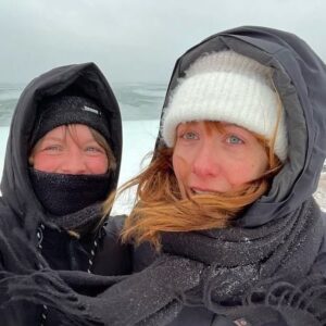 Rose-Aimée Automne T. Morin Instagram - Deux belles nouilles. (Partir à l’aventure avec des rafales de 77 km/h.)