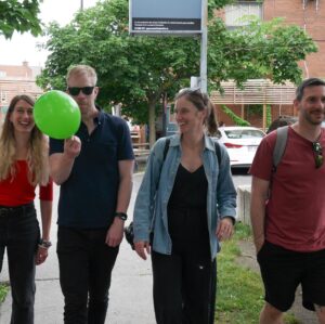 Rose-Aimée Automne T. Morin Instagram - On a fait une parade entre quatre des meilleures pizzerias de Montréal pour la fête de cet homme d’exception (avec un arrêt bowling   pepperoni dans la poche). Il en aurait mérité quatre fois plus, mais un moment donné, le système digestif a ses limites… 📷: un peu tout le monde, mais surtout @amelie__grenier