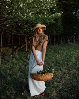 Rose Reid Instagram - 💐daydreaming about all the 2024 plans 👀 (stay tuned)
-
shot by @kelseymaggart and if you haven’t booked a spring session yet WHAT ARE YOU DOING