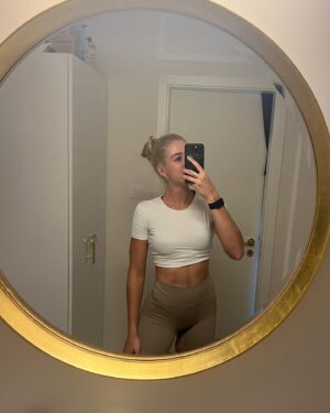 Rose Reid Instagram - mirror pics, recent views, and colorful food from Budapest, Trento, Rome, and Terracina🌲
