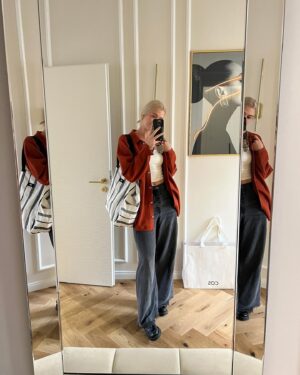 Rose Reid Instagram - mirror pics, recent views, and colorful food from Budapest, Trento, Rome, and Terracina🌲