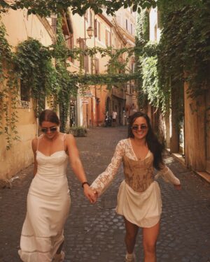 Rose Reid Instagram - just rome-ing around🏛️ @___gnarlyharley___ and i had to join in on everyone’s Italian summer