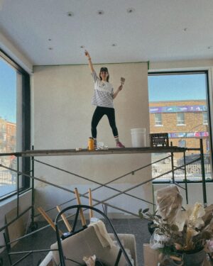 Rose Simard Instagram - 🕺🏼🪩
.
Je suis un peu moins présente sur les réseaux de ces temps-ci, une des principales raisons, c’est que je suis à fond dans mes rénos!
.
Si vous me suivez sur TikTok (the place to be!), vous savez que je suis en train d’aménager le condo commercial que j’ai acheté il y a un peu plus d’un an, afin d’y établir l’ATELIER 1 OU 2 COCKTAILS ✨✨
.
Je vais documenter les étapes sur mon compte TikTok, donc si vous aime le contenu rigolo-bricolo, allez vous abonner! 
.
Cheers 😘
Rose
.
#deco #reno #cocktails