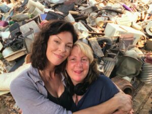 Rosemary Rodriguez Instagram - Then there’s her…. @pollyannamcintosh in real life is a positive joy and love bug! ❤️❤️❤️ #twdfamily 

This from #thewalkingdead #twd 904 The Obliged