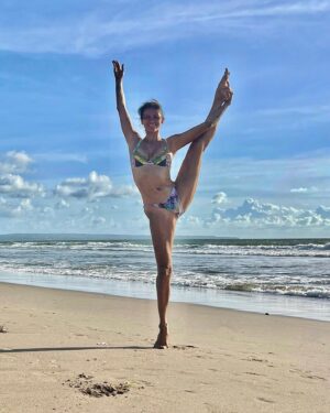 Rosemary Vandebrouck Instagram - YES!!! New Year, new goals, new class schedule! 
DM for more info 🙏🏼
📸 by Hendrix