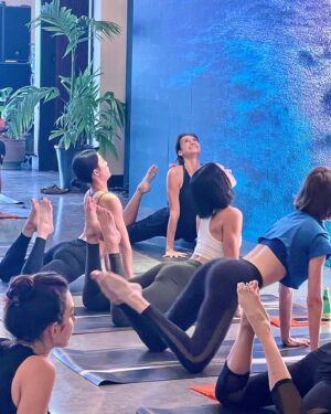 Rosemary Vandebrouck Instagram - How I started my art week! 
What a pleasure it was to get to flow in such a space, surrounded by amazing energy! 
Special thanks to @awethenticjourneys for inviting me to fly back for this! 
And to everyone who joined, a big 🫶 for coming ! 

#attitudeofgratitude #awethenticjourneys 🙏🏼