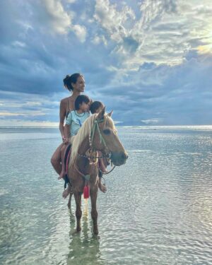 Rosemary Vandebrouck Instagram - Never stop exploring! And of all the paths you take in life make sure a few of them are sandy! 💫 

#sunsetlovers #HendrixWonder #SashaGeo #RosemaryTravels #FamilyAdventures #GiliTrawangan