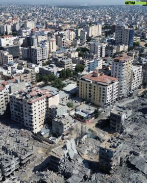 Roshdi Sarraj Instagram - Horrific scenes of the destruction of civilians houses were targeted by the Israeli occupation in Gaza

#gazaunderattack
