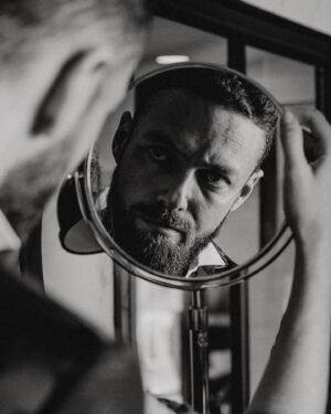 Ross Marquand Instagram - •ne jamais regarder en arrière•
from the "Alone With You" series 
#tbt du Paris, last month
📷 @luciebremeaultphoto 
Modèle: @juliedommanget 
Make-up: @meylo0 
Coiffure: @yazoue 
Stylisme: @amadstyle / @indraeudaric @studioriceparis @rives_paris @louboutinworld 
Lieu: @lazhotelparis