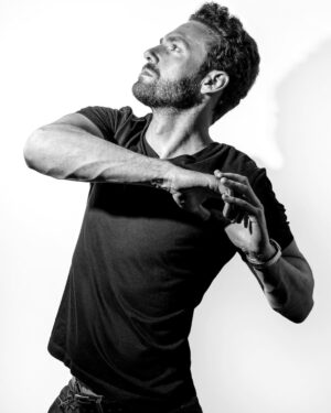 Ross Marquand Instagram - snap yer fingers / snap yer back • • • 
#fbf 📷 @rochellebrodinphoto
