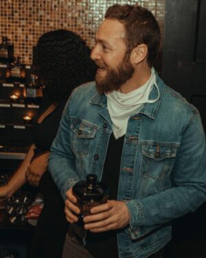Ross Marquand Instagram - Just in time for tonight’s finale episode 👏 - The Walking Dead x The Sexton Cocktail Kits are officially back. And this time, I got to help mix things up with @thesexton.
Get all the ingredients for ‘The Final Showdown’ @cocktailcourier kit now.
.
.
.

http://bit.ly/3UOsvRi

#TheSexton #TheWalkingDead #TWDFans
