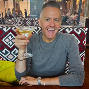Ross Mathews Instagram - As promised, I brunch’d today! 🍸 Wishing you a fab weekend with people you love! ❤️