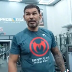 Rousimar Christian Palhares Instagram - Obrigado MESTRES @juliobalestrinoficial @spiderandersonsilva @minotauromma .Sou grande fã de vcs,do @paulomuzy o @renato_cariani .Curto bastante o fisiculturismo. Acompanho o trabalho de vcs ,admiro o conhecimento aplicado a sabedoria que vcs aplicam nos atletas . Foi muito bom relembrar aquele momento que o Rodrigo @minotauromma mencionou . Todos que me deram oportunidade nesse Esporte que amo ,carrego no meu coração uma imensa gratidão por essas pessoas ! 
 Obrigado por fazerem parte da minha história !