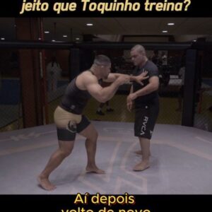 Rousimar Christian Palhares Instagram - Nesse vídeo vocês vai pegar a rotina de aquecimento do o Rei de LegLock - Toquinho. Confira esses exercícios legais para o SingleLeg e o DoubleLeg! 
 E adivinha só? Você pode fazê-los sozinho ou com um amigo!Assista o Toquinho em ação, exibindo suas habilidades incríveis. Cada movimento que ele faz é com precisão absoluta, e agora você pode aprender junto com ele. Entra em nosso site grapplinginstructionals.com e Confira! Então, prepare-se, assista ao nosso vídeo e comece seu treino como um campeão!

#TreinoDoToquinho #TreinandoComoUmCampeão #RotinaDeAquecimento #ExercíciosIndividuais #TreinoComParceiro #ExibiçãoDeHabilidades #TreinoDePrecisão #VidaDeAtleta #MentalidadeDeCampeão #MetasDeFitness #MotivaçãoParaTreinar #DicasDeTreino #InspiraçãoNoEsporte #TimeToquinho #DominandoSuaArte