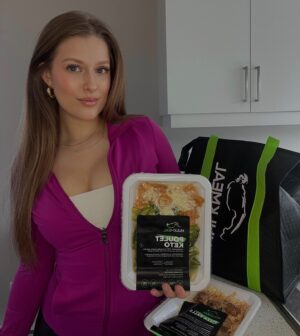 Roxanne St-Onge Instagram - Si vous voulez des repas délicieux et riches en nutriments, @hulkmeal est la solution.🤩🍽️🥦🥩

Code promo: Roxanne10