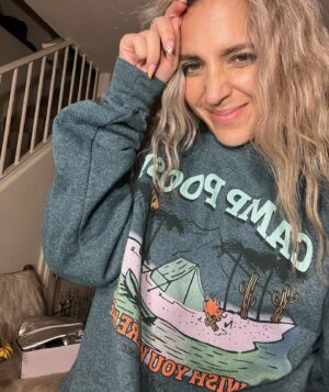 Roxy Striar Instagram - Dear Camp Poosh, do you have an 8 week summer session I can join? ⛺️ fun in the sun   free swag   @anderson._paak performing   permanent jewelry   bomb food trucks   a day trip with @stephsabraw for @whirlgirlswap = a great time. Thank you to @poosh, @alixfeldman & @lemon8us 🙏 #camppoosh #coachella #lemon8us