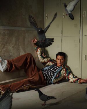 Roy Chiu Instagram - 💥【GQ 8月號封面人物邱澤 ROY CHIU】💥
🌹🌹其實危險很浪漫🌹🌹 髮型｜小隆Driven.By.
化妝｜陳凱文 Chen Kevin
