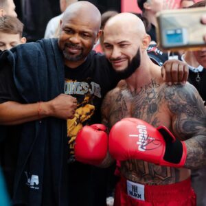 Roy Jones Jr. Instagram - Большое уважение легенде бокса @royjonesjrofficial !!!
Спасибо за тренировку брат!🥊🥊