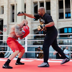 Roy Jones Jr. Instagram - Большое уважение легенде бокса @royjonesjrofficial !!!
Спасибо за тренировку брат!🥊🥊