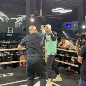 Roy Jones Jr. Instagram - Fight Towns Miami ft @benavidez300 and @royjonesjrofficial coming soon 🥊💨 

What fighters do you want to see on Fight Towns next?