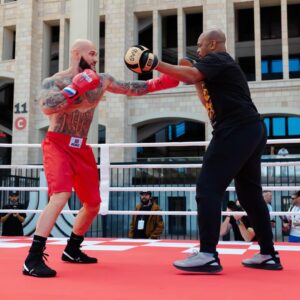 Roy Jones Jr. Instagram - Большое уважение легенде бокса @royjonesjrofficial !!!
Спасибо за тренировку брат!🥊🥊