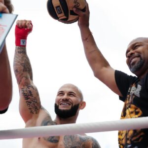 Roy Jones Jr. Instagram - Большое уважение легенде бокса @royjonesjrofficial !!!
Спасибо за тренировку брат!🥊🥊