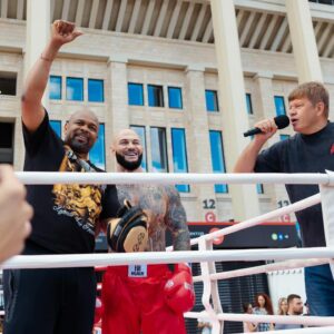 Roy Jones Jr. Instagram - Большое уважение легенде бокса @royjonesjrofficial !!!
Спасибо за тренировку брат!🥊🥊
