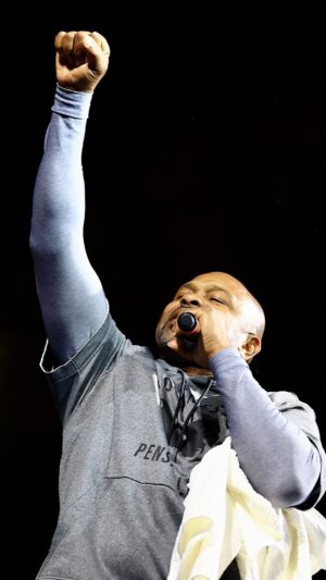 Roy Jones Jr. Instagram - Today, we celebrate a true icon in boxing, whose agility, speed, and skill in the ring have left an indelible mark in sports history, Roy Jones Jr @royjonesjrofficial 

🎶 “Can’t Be Touched, Can’t Be Stopped, Can’t Be Moved, Can’t Be Rocked, Can’t Be Shook, We Hot” 🎵

These lyrics from your hit song resonate with the unbeatable spirit and legacy you’ve created. Your journey inside and outside the ring inspires us all to strive for greatness.

Cheers to many more years of health, happiness, and success! Keep showing us that true champions never back down. 🥊💥