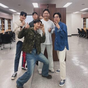 Roy Kim Instagram - 정말 바빴던 5월 잘 버텨준 내 성대에 고마워. 
하던대로 살거라 약속하고 더 많은걸 해냈네.
바쁠 수 있는것도 행복이고 그 많은 곳에 날 보러 와주는 사람들도 축복인걸, 나는 덕분에 행운아가 된거같다. 
이제 좀 쉴텐데, 쉬는것도 노는것도 행운처럼 살아야지.
별것도 아닌거 의미두면 더 소중해지니깐. 

동아대재능대홍대세종캠대구대항공대서울시립대경성대경남대경북대공주교육대동국대와이즈성결대수원대세종대🌹알럽🤍 

Busy May happy may thanks for letting my voice stay wet. Happy June awaits, though I'll miss performing soon enough, im gonna travel golf eat and exercise real good. See you soon enough. I'll be back soon xoxo. Roy