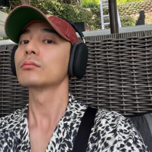 Roy Kim Instagram - 여행 다녀왔으니까 
으쌰으쌰 일 할 수 없구
또 어디가고싶음

where to next