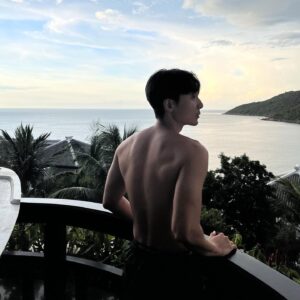 Roy Kim Instagram - 여행 다녀왔으니까 
으쌰으쌰 일 할 수 없구
또 어디가고싶음

where to next