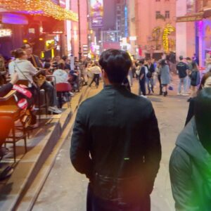 Roy Kim Instagram - 🇭🇰 오랜만이야 보고팟성 
홍콩의 겨울은 완벽한 온도네 
몇달 살아보고 싶기도 하고...
그러나 빨리 노래나 쓰자.

Long time no see hong kong
I've missed you