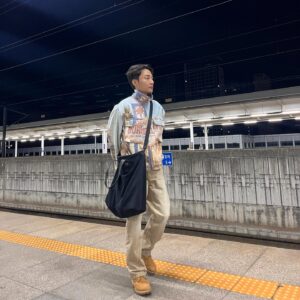 Roy Kim Instagram - 정말 바빴던 5월 잘 버텨준 내 성대에 고마워. 
하던대로 살거라 약속하고 더 많은걸 해냈네.
바쁠 수 있는것도 행복이고 그 많은 곳에 날 보러 와주는 사람들도 축복인걸, 나는 덕분에 행운아가 된거같다. 
이제 좀 쉴텐데, 쉬는것도 노는것도 행운처럼 살아야지.
별것도 아닌거 의미두면 더 소중해지니깐. 

동아대재능대홍대세종캠대구대항공대서울시립대경성대경남대경북대공주교육대동국대와이즈성결대수원대세종대🌹알럽🤍 

Busy May happy may thanks for letting my voice stay wet. Happy June awaits, though I'll miss performing soon enough, im gonna travel golf eat and exercise real good. See you soon enough. I'll be back soon xoxo. Roy