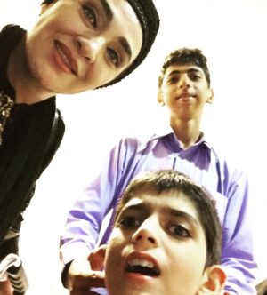 Roya Nownahali Instagram - خيريهء بين المللى "زنجيرهء اميد"
به آواى بلند مى خواند
"به رؤياى كودكى اش بال پرواز دهيم"
"بر چهرهء كودكى اش طرح لبخندى بكشيم"
١٣تيرماه ١٣٩٥ آيين رونمايىِ مستند
"آى آدم ها"
ساختهء بانو رخشان بنى اعتماد
به بر پايىِ "زنجيرهء اميد"
به مديريت خانم مريم مرعشى

#رخشان_بنی_اعتماد #جهانگير_كوثري #مريم_مرعشى
#زنجيره_اميد#رؤيانونهالى #رويانونهالى 
#رامين_حيدرى_فاروقى 
#royanownahali #ramin_heydari_faroughi