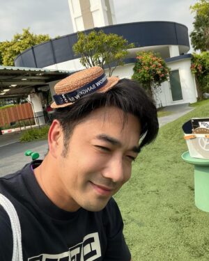 Ruangsak Loychusak Instagram - L O  V  E ❤️