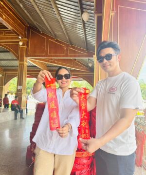 Ruangsak Loychusak Instagram - จุดประทัด 2.2ล้านนัดแก้บนไอ้ไข่ ไอ้ไข่ให้กับครอบครัวทุกปี  เพื่อนๆจังหวัดอื่นๆ มาเที่ยวนครกันนะครับ โดยเฉพาะคนทำค้าขาย มาไหว้ มาขอ 
ไอ้ไข่กันน้าา ❤️