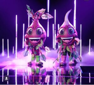 Ruben Studdard Instagram - @maskedsingerfox @foxtv was amazing . Wish I could’ve stay longer @clayaiken 🤣🤣🤣🤣. Now everyone  go stream my new album on @applemusic @spotify and everywhere you stream music !!! #beetsmask #themaskedsinger